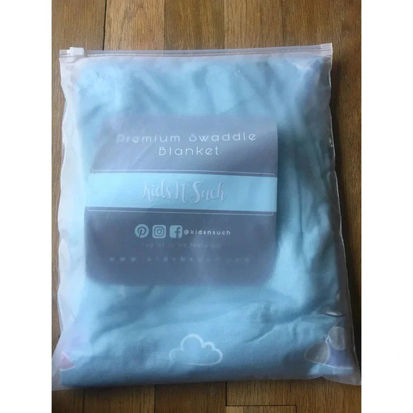 Extra-Large Baby Swaddle Blanket & Beanie Set - Picture 4 of 4
